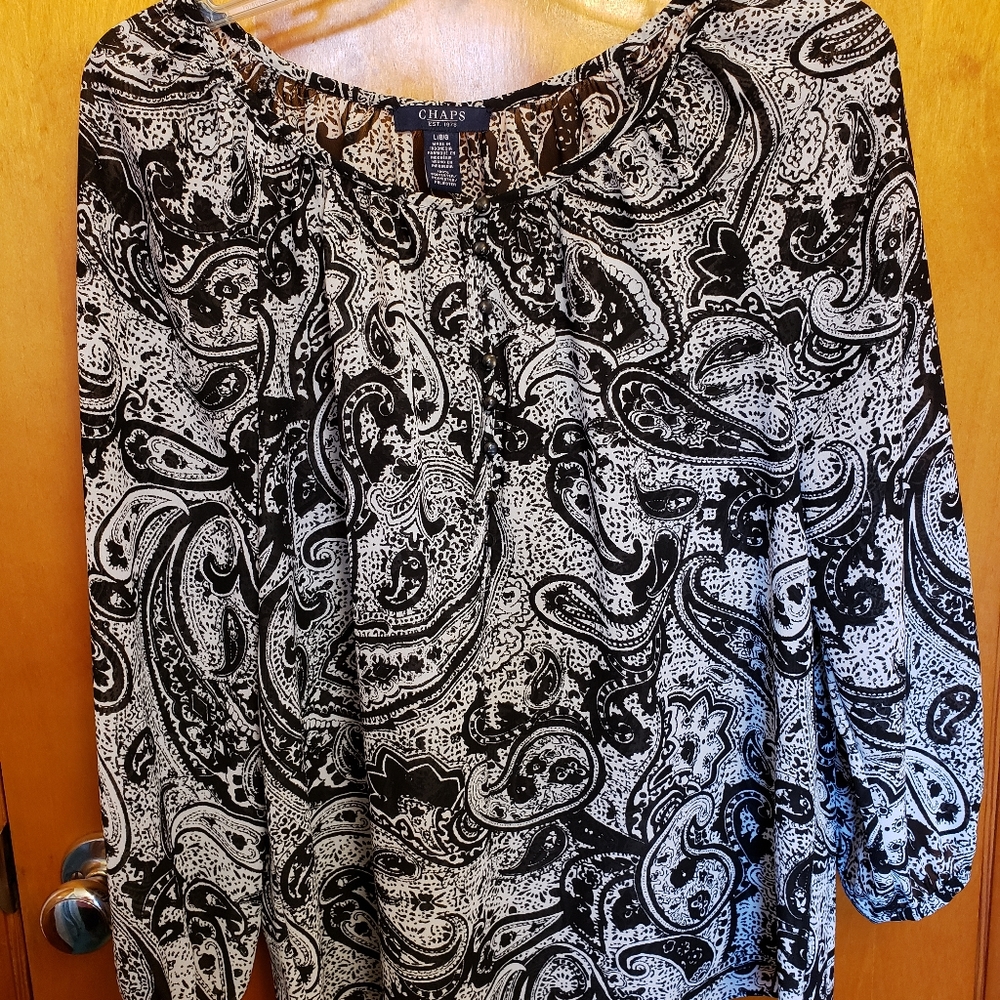 Chaps. 3/4 sleeve black and white paisley top